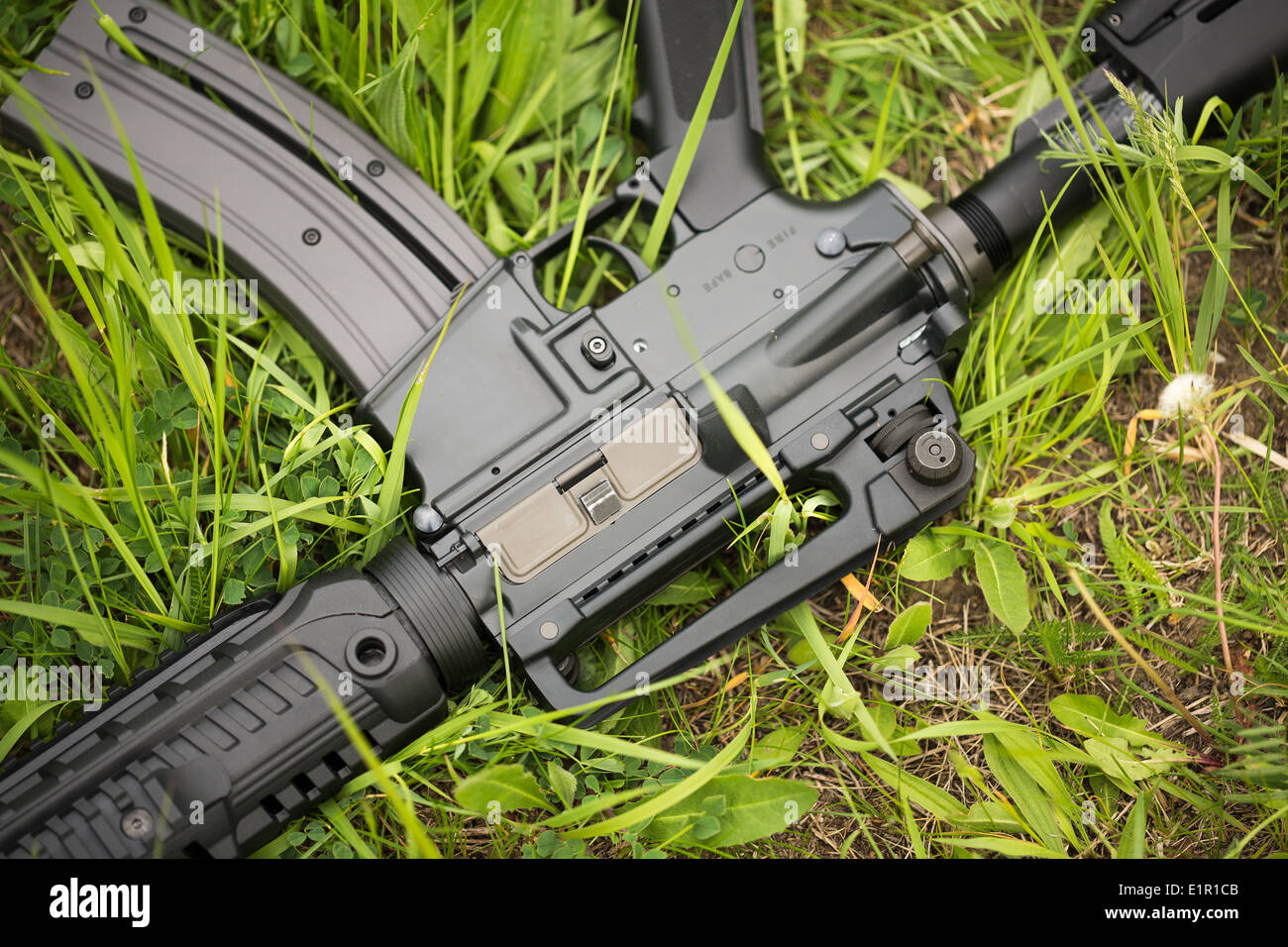 Automatic rifle hi-res stock photography and images - Alamy