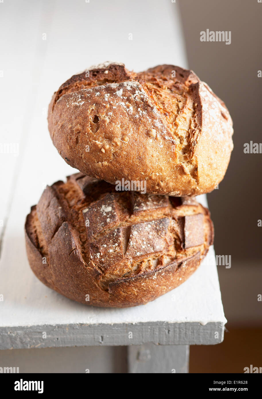 Round loaves hires stock photography and images Alamy