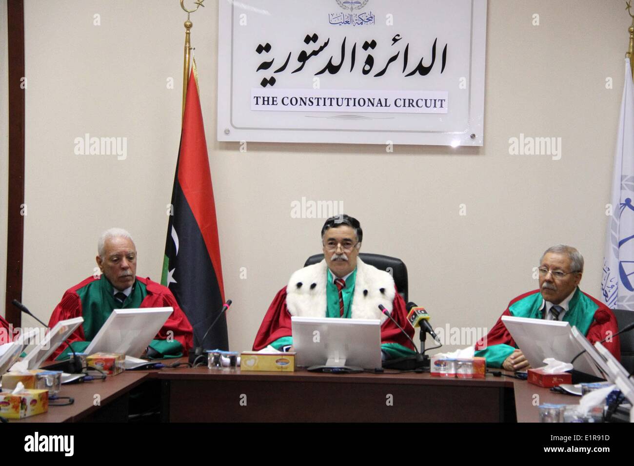 Tripoli. 9th June, 2014. Presiding Judge of the Libyan Supreme Court Kamal Edhan (C) declares a court ruling on June 9, 2014, in Tripoli, Libya. Libya's Supreme Court ruled on Monday the election of new prime minister Ahmed Maitiq was ' unconstitutional.' © Hamza Turkia/Xinhua/Alamy Live News Stock Photo