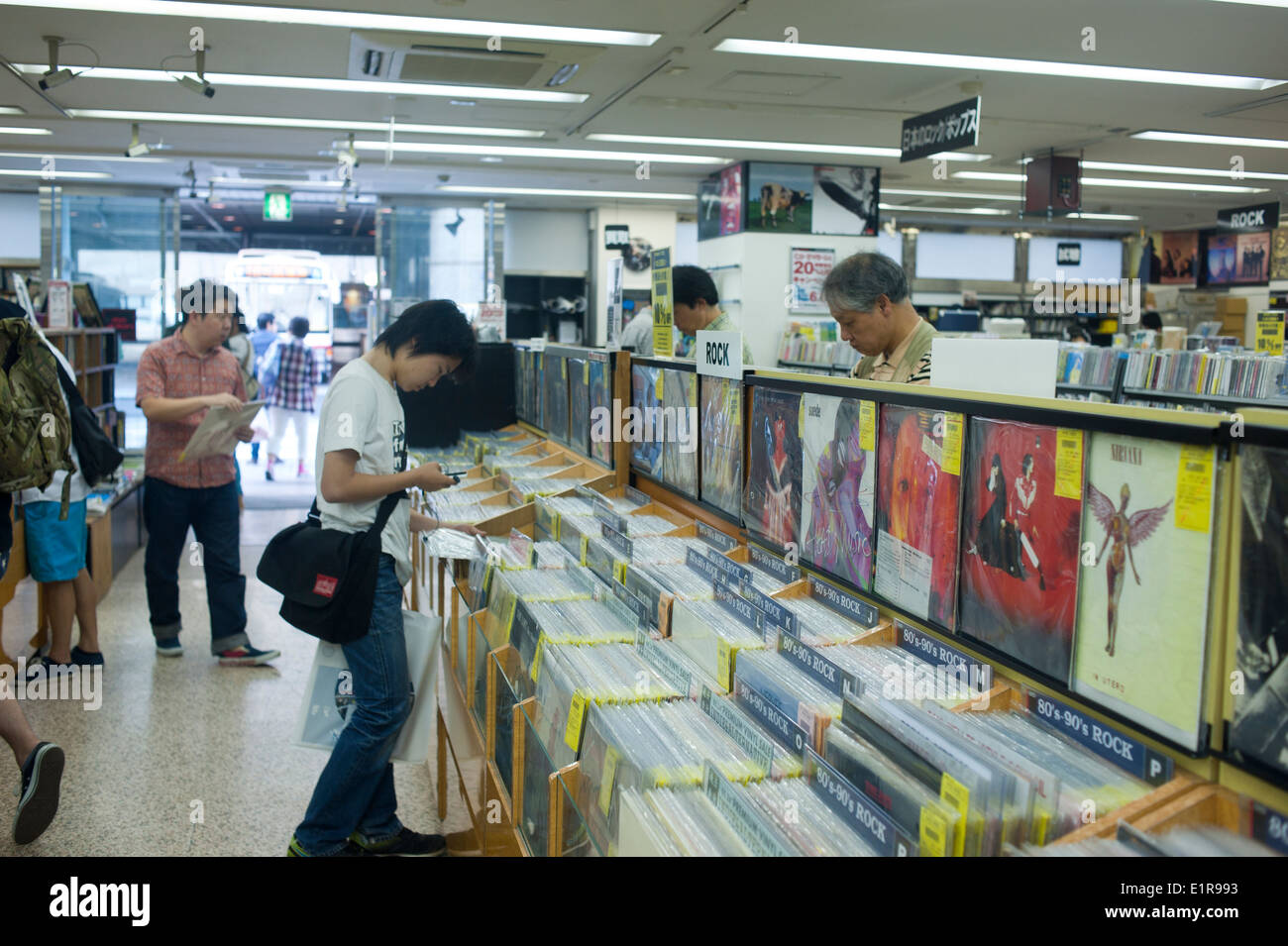 Vinyl records shop hi-res stock photography and images - Alamy