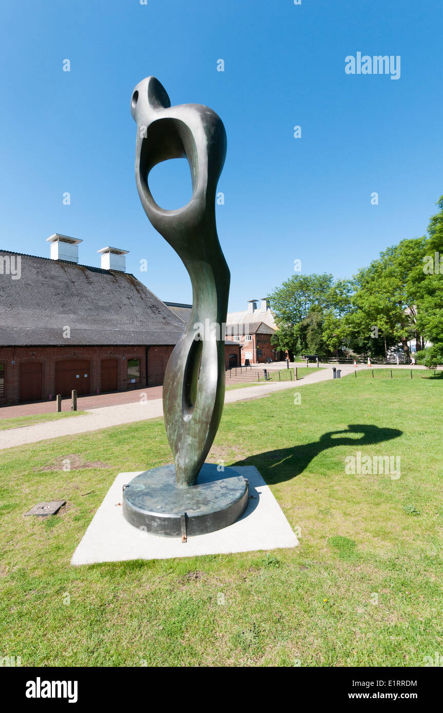 England, Suffolk, Snape: Large Interior Form 1981-82: Henry Moore Stock Photo