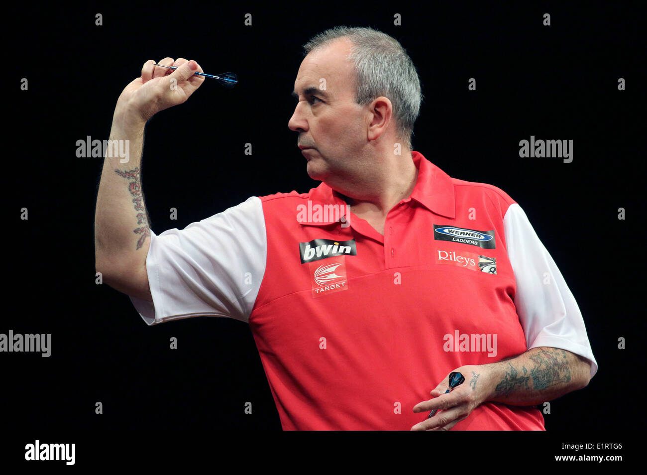 Phil Taylor (England) at the World Cup of Darts 2014 in the Sport Hall.  Hamburg, 06.06.2014 Stock Photo - Alamy