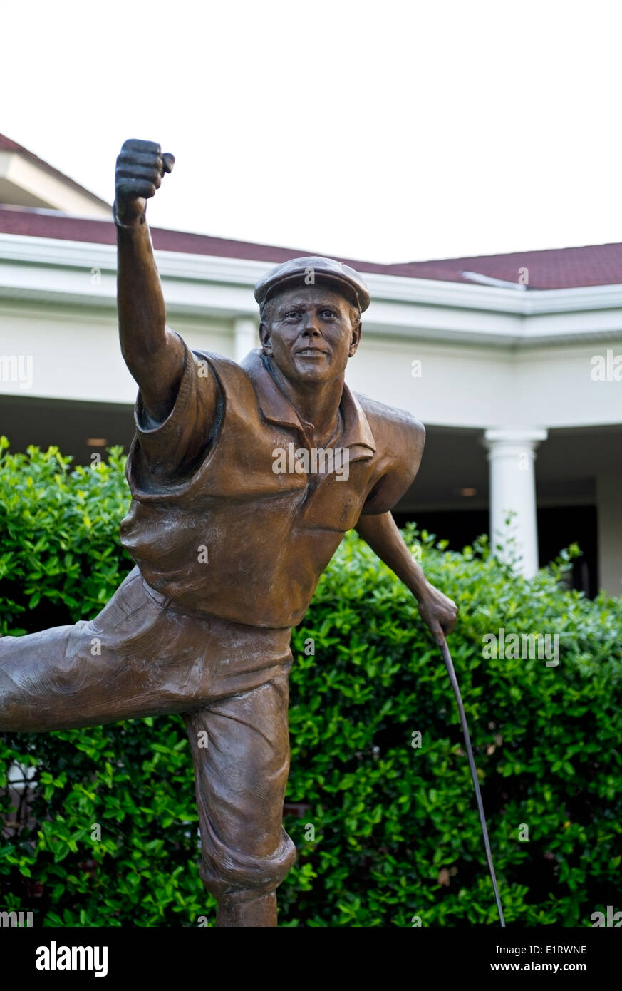 This sculpture of Payne Stewart at Pinehurst Resort depicts Stewart in his winning pose on the 18th hole at the 1999 U.S. Open Stock Photo