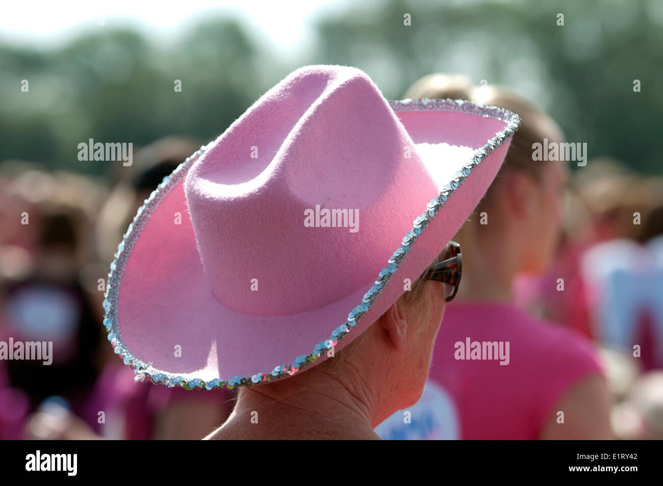 Race for Life, Cancer Research UK charity event, woman wearing pink hat. Stock Photo