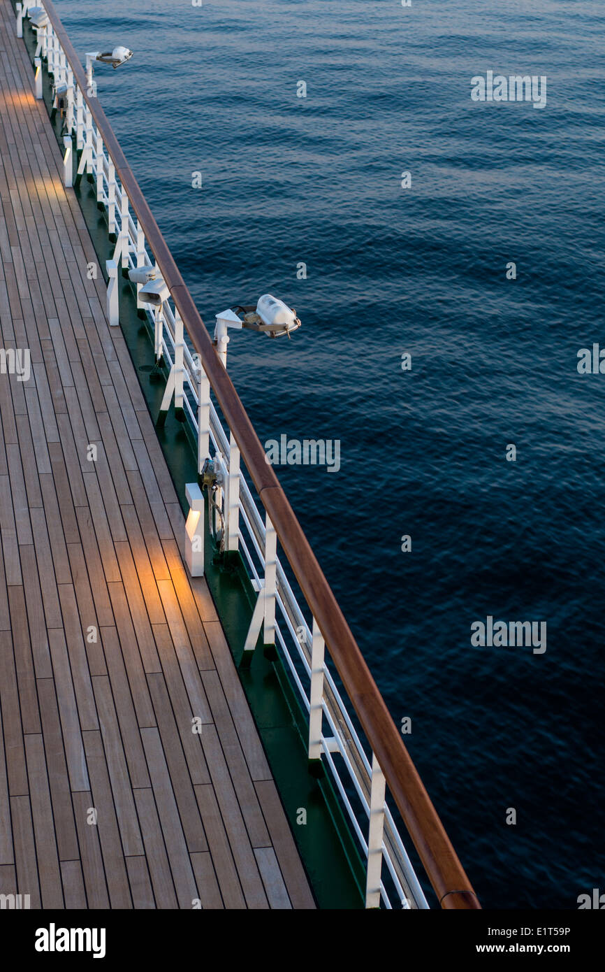 Wooden cruise ship deck hi-res stock photography and images - Alamy