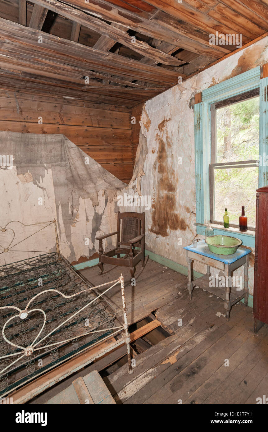 Montana, gold mining ghost town, J.K. Wells Hotel built 1897
