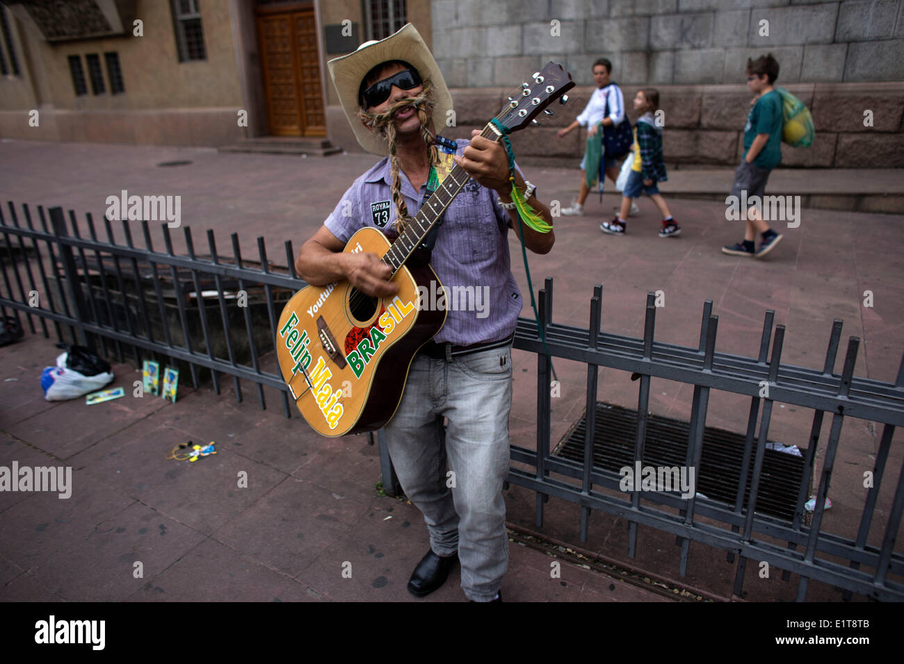 Sao Paulo, Brazil. 9th June, 2014. A singer performs in a street in downtown Sao Paulo, Brazil, on June 9, 2014. The 2014 FIFA World Cup will be held in Brazil from June 12 to July 13. Credit:  Guillermo Arias/Xinhua/Alamy Live News Stock Photo