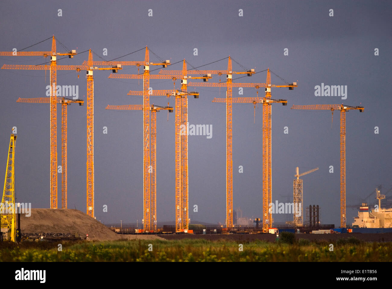 Steam cranes hi-res stock photography and images - Alamy