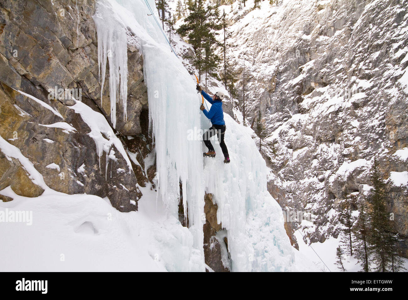 People climbing ice mountain hi-res stock photography and images - Alamy