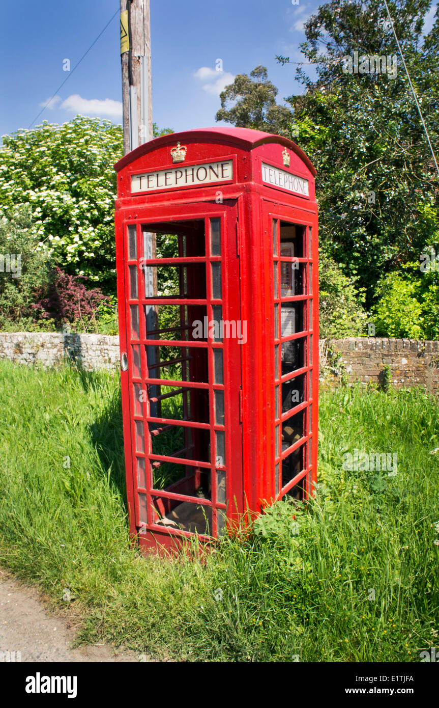 public red telephone box, kiosk, countryside, country, Great Britain