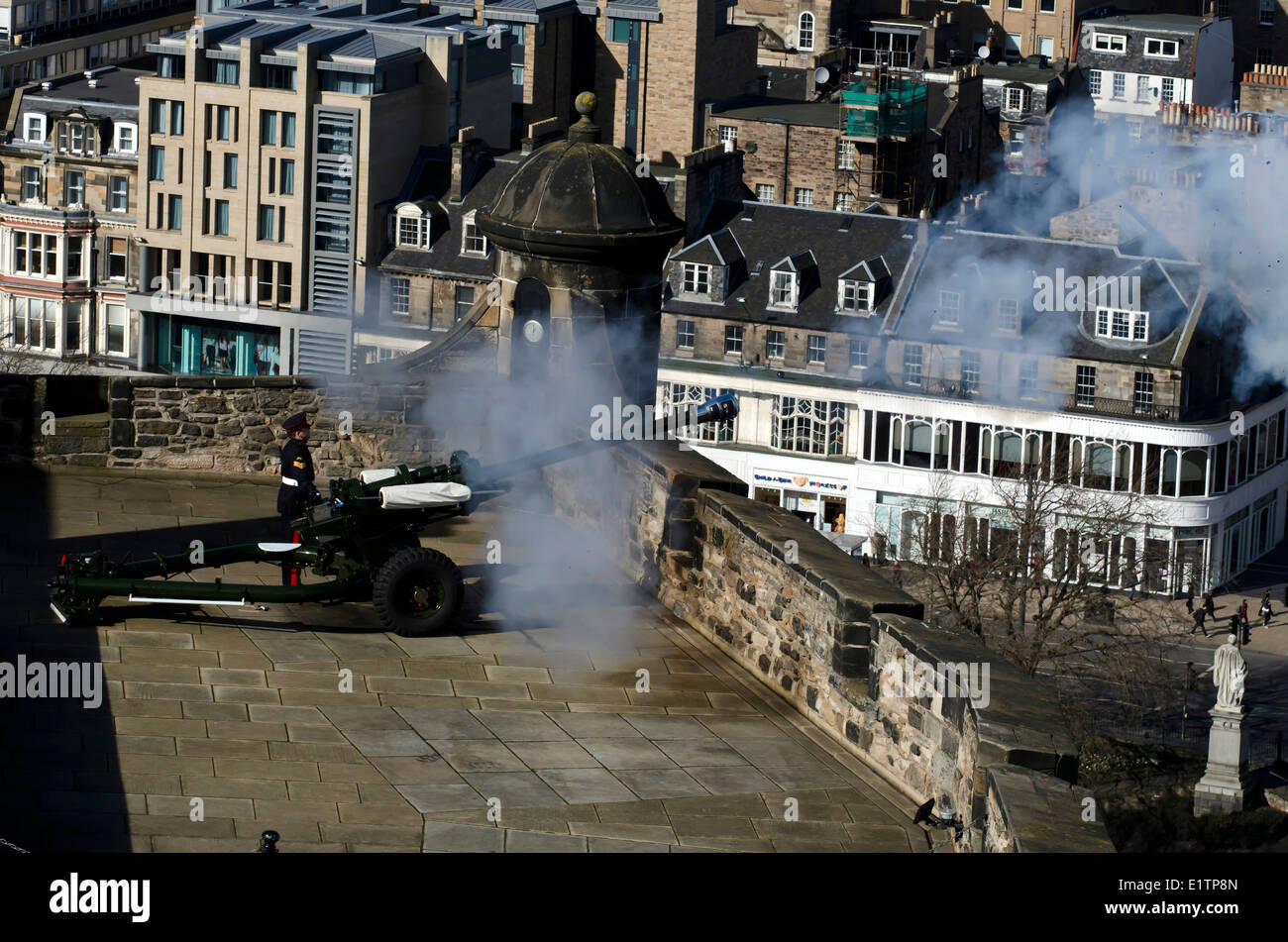 The firing of the One O'clock Gun in Edinburgh Castle, Scotland. Stock Photo