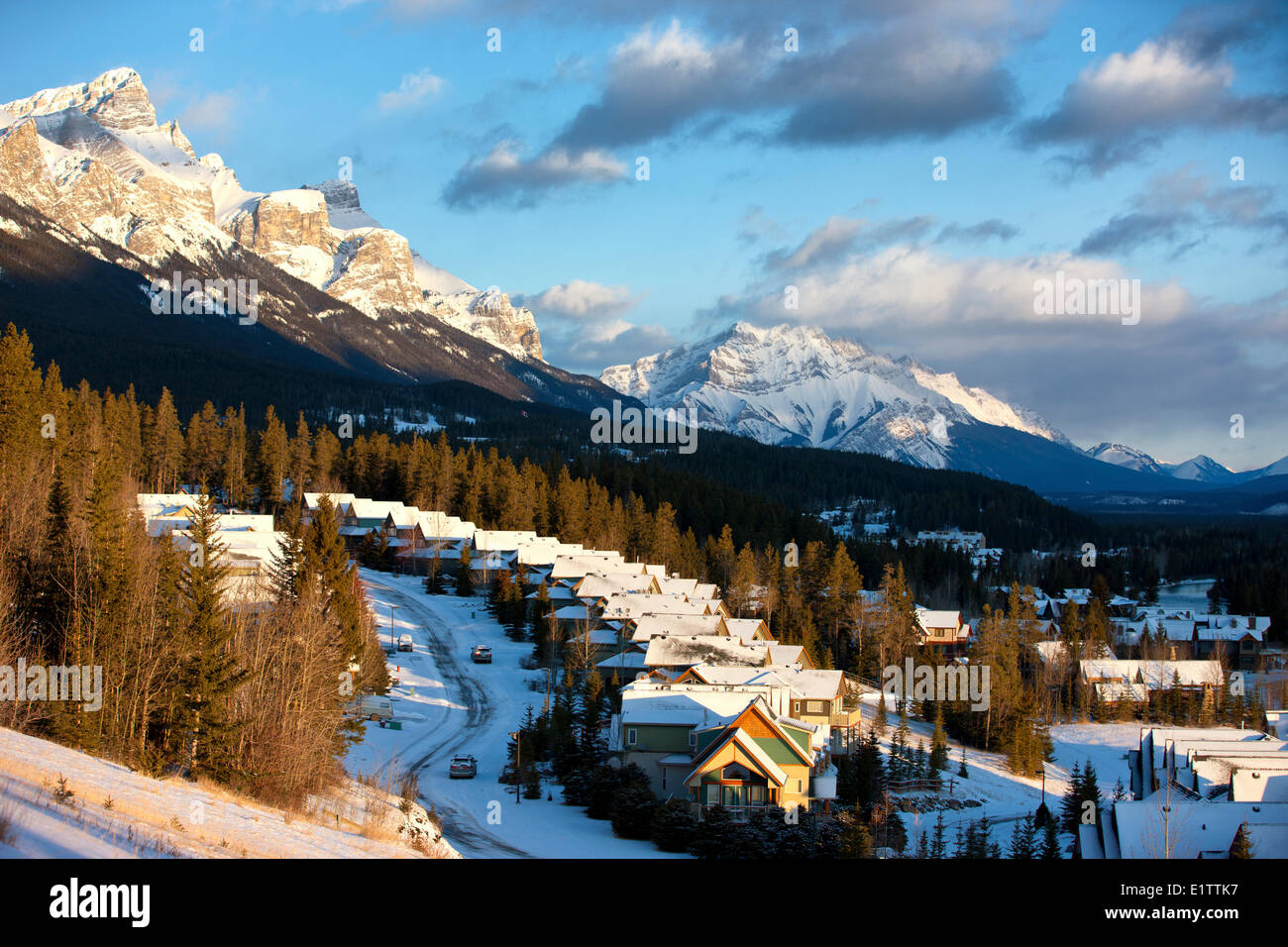 Town canmore alberta hi-res stock photography and images - Alamy