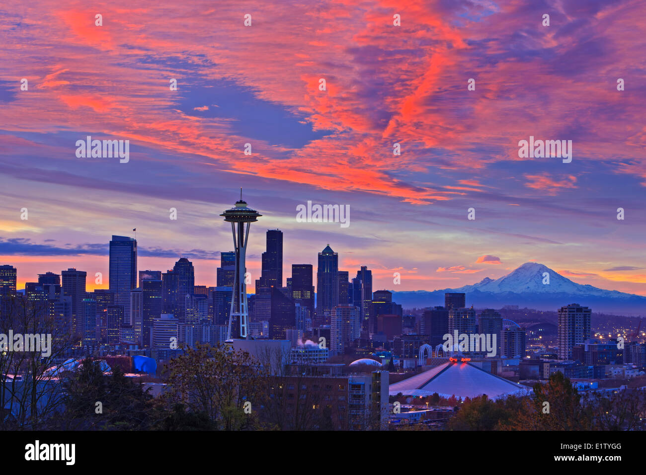 Seatlle skyline at sunrise on a cold early winter morning with beautiful snow coverred Mount Rainier in the background Seattle Stock Photo