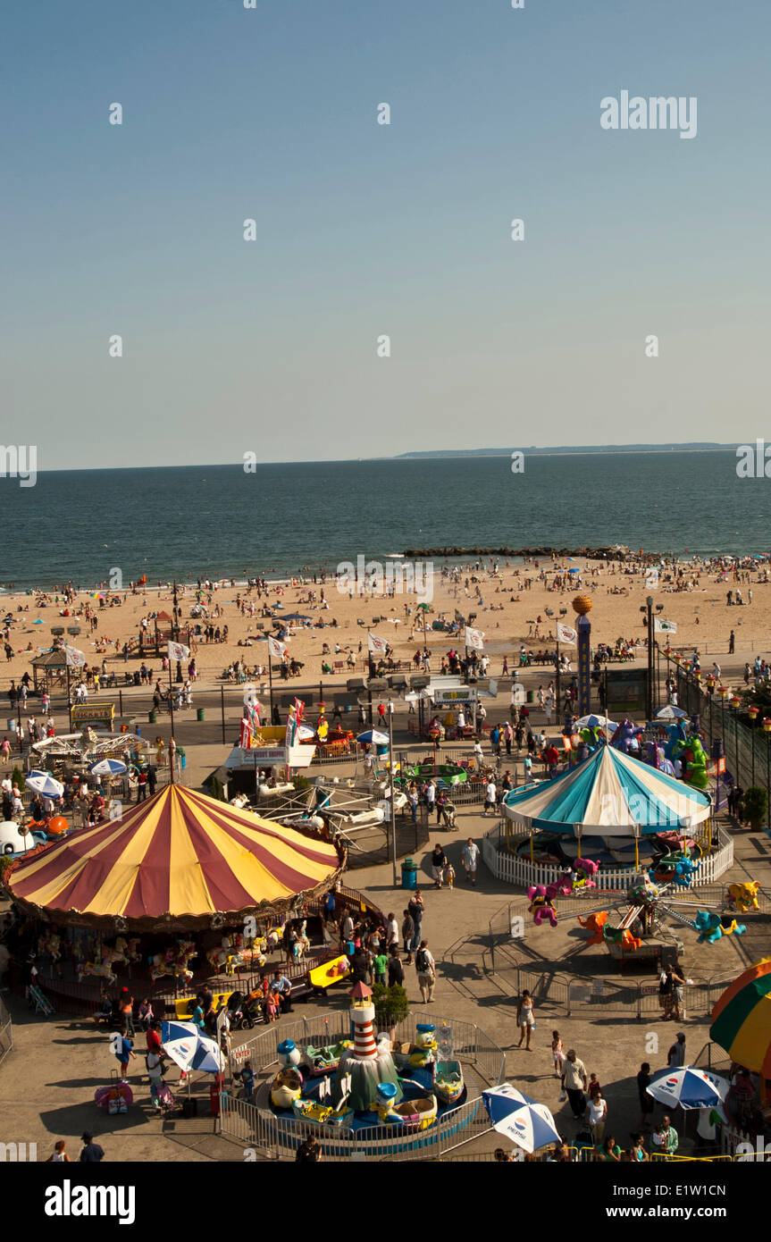 Coney island beach with people hi-res stock photography and images - Alamy