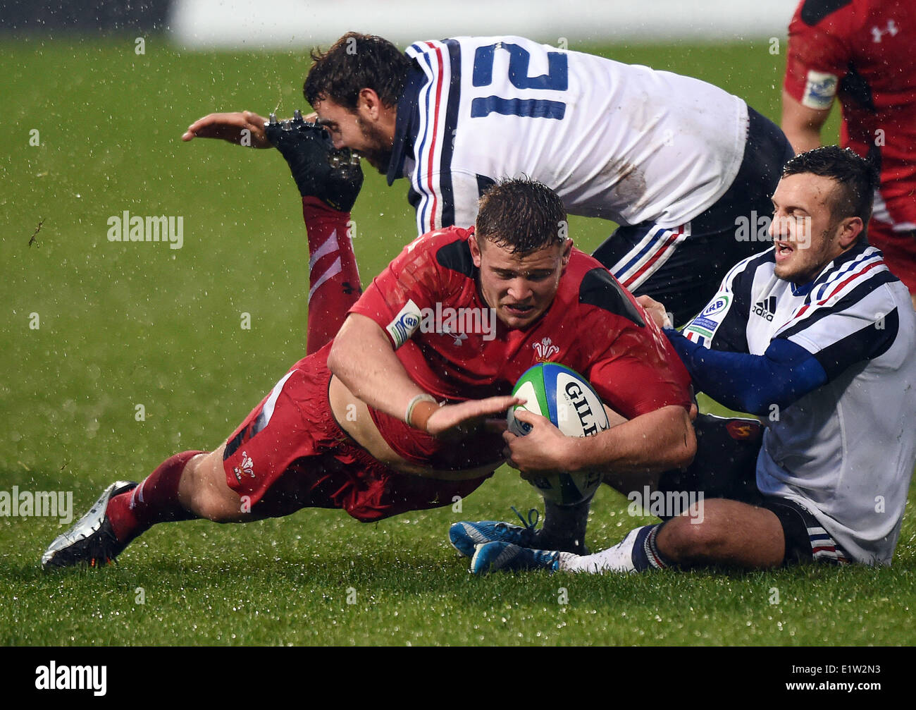 Auckland, New Zealand. 10th June, 2014. Elliot Dee during the IRB Junior World Championship match between Wales and France from the QBE Stadium. Credit:  Action Plus Sports Images/Alamy Live News Stock Photo