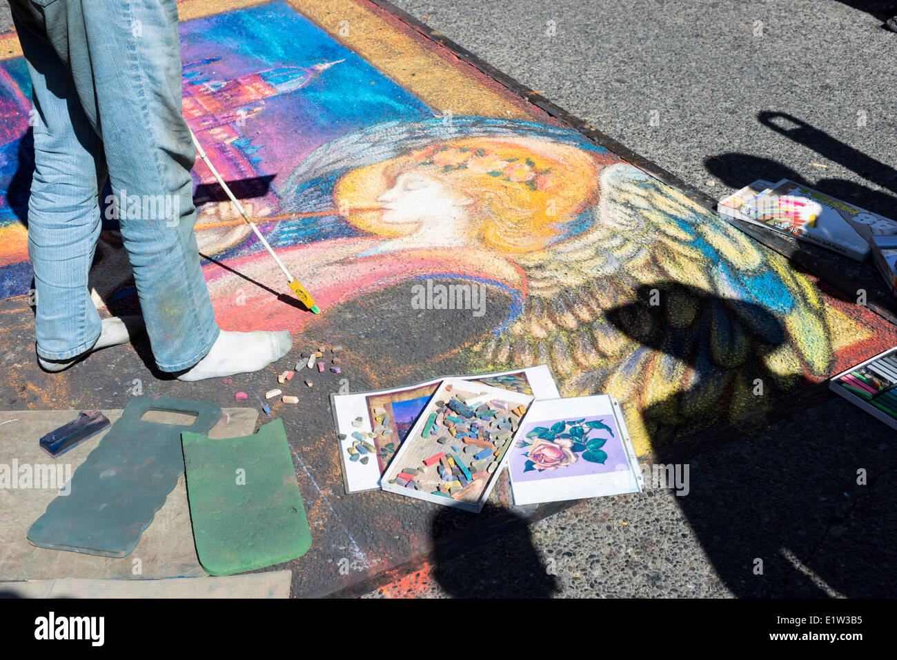 Chalk art festival hi-res stock photography and images - Page 2 - Alamy, image size:1300x957