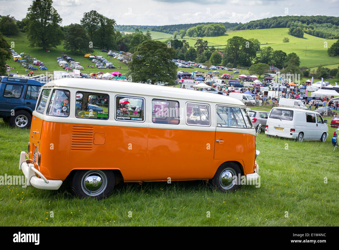 Orange white vw camper van hi-res stock photography and images - Alamy