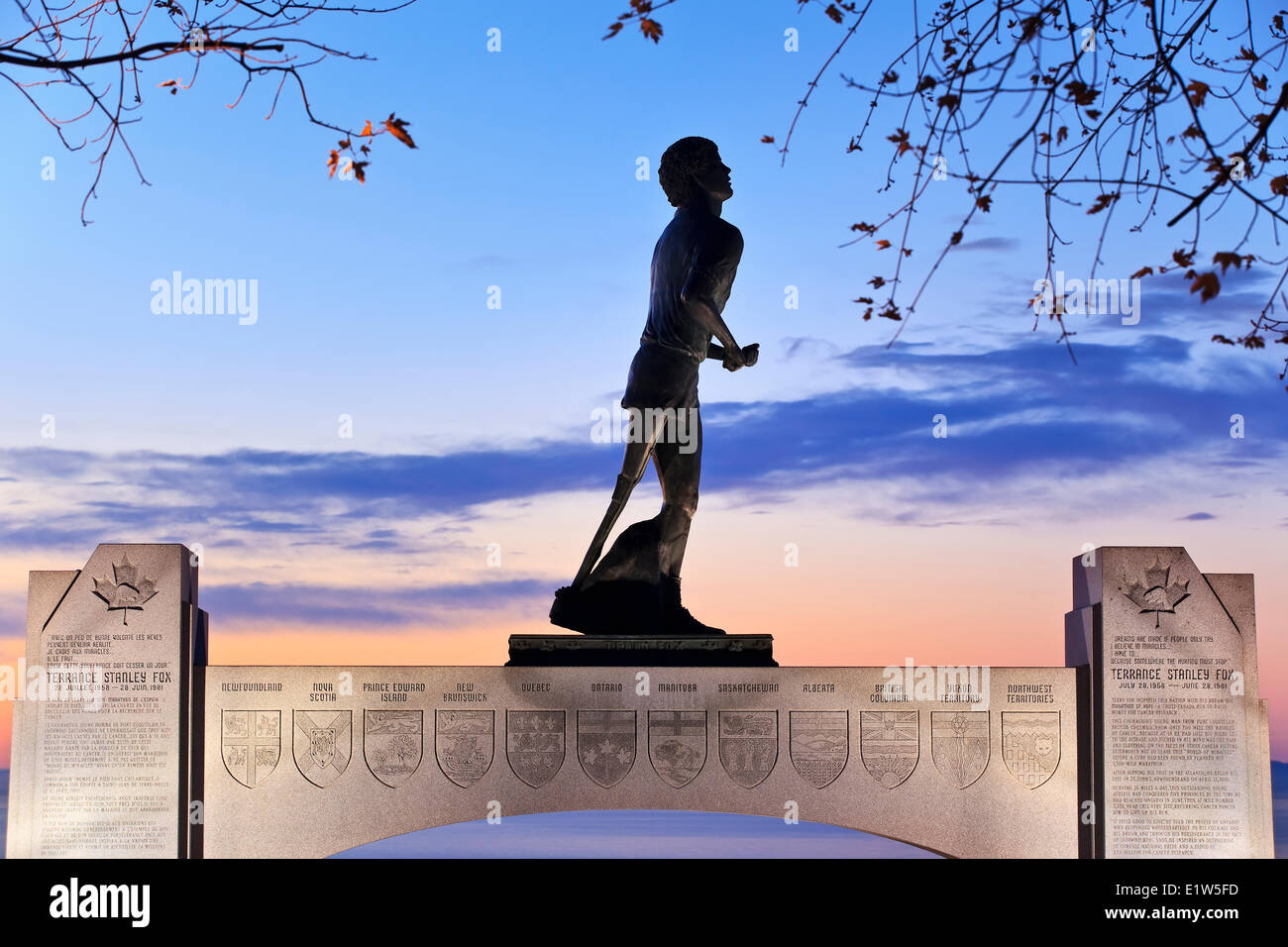 Terry Fox memorial statue at dawn, Thunder Bay, Ontario, Canada Stock Photo