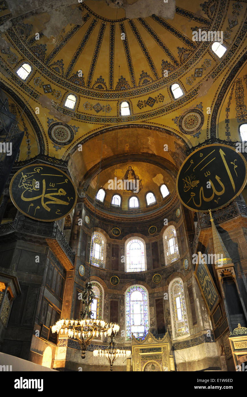 Turkey. Istanbul. Hagia Sophia. Interior. Apse mosaic of the Theotokos, Virgin Mother and Child. Stock Photo