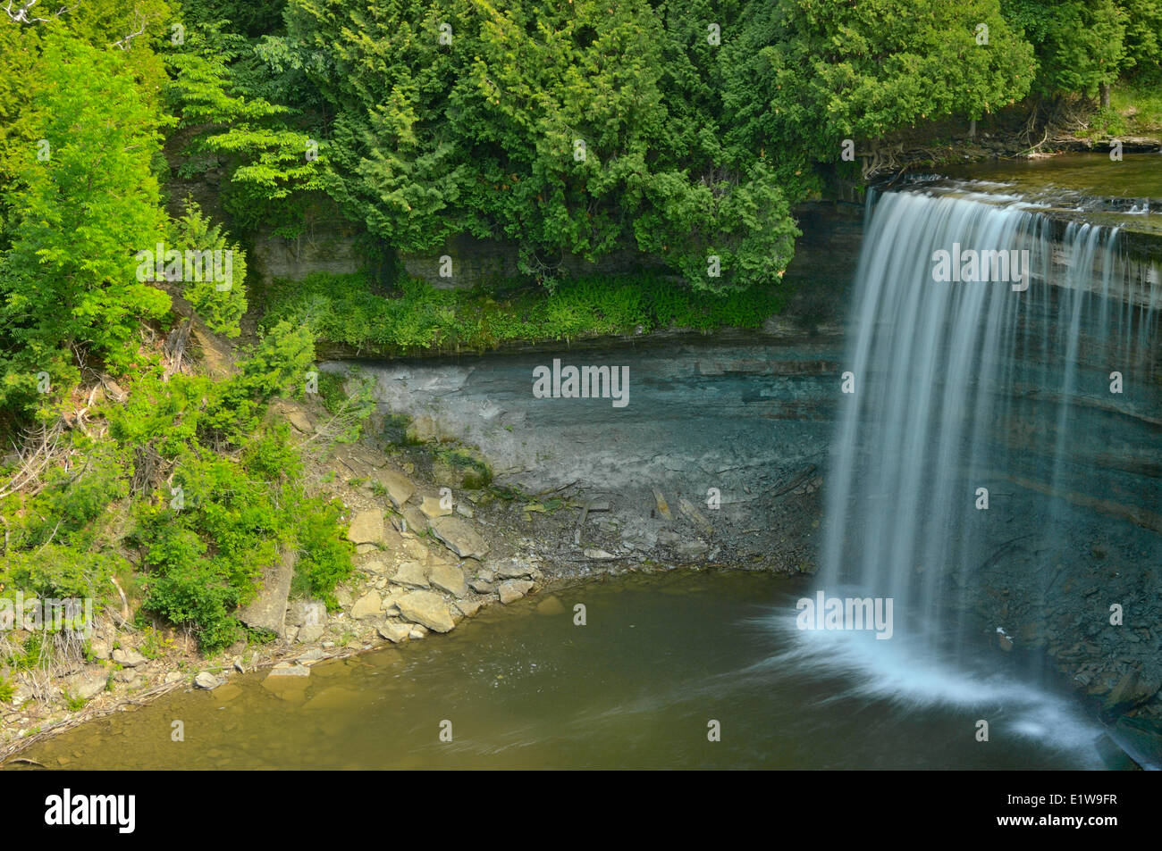 Kagawong River flows over Bridal Veil Falls, Kagawong, Manitoulin Island, Ontario, Canada Stock Photo