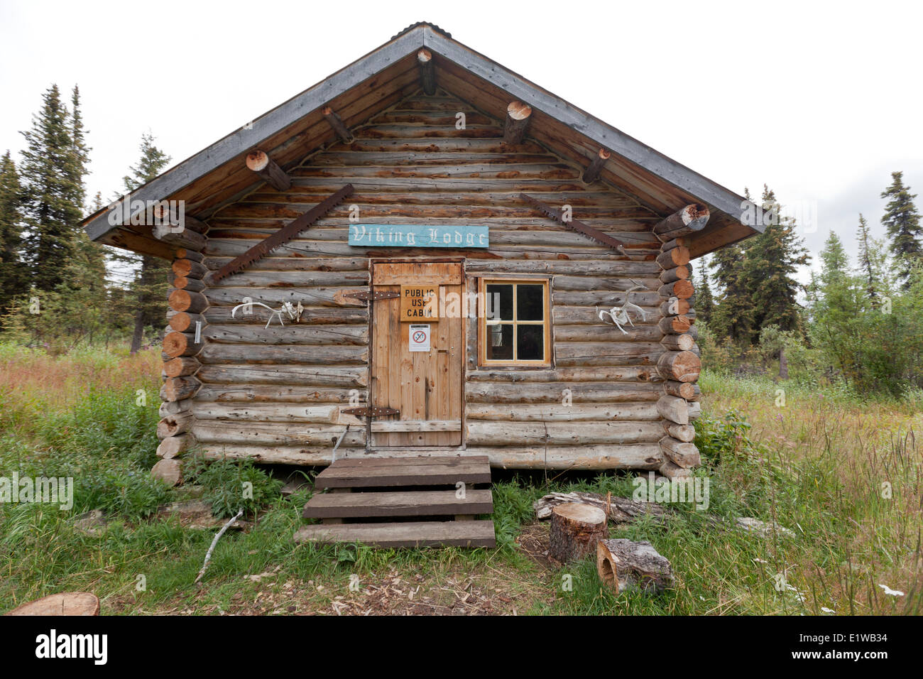 A public-use cabin a short hike in the Rock Lake Rest Area on the Nabesna Road in Wrangel-St. Elias National Park Preserve Stock Photo