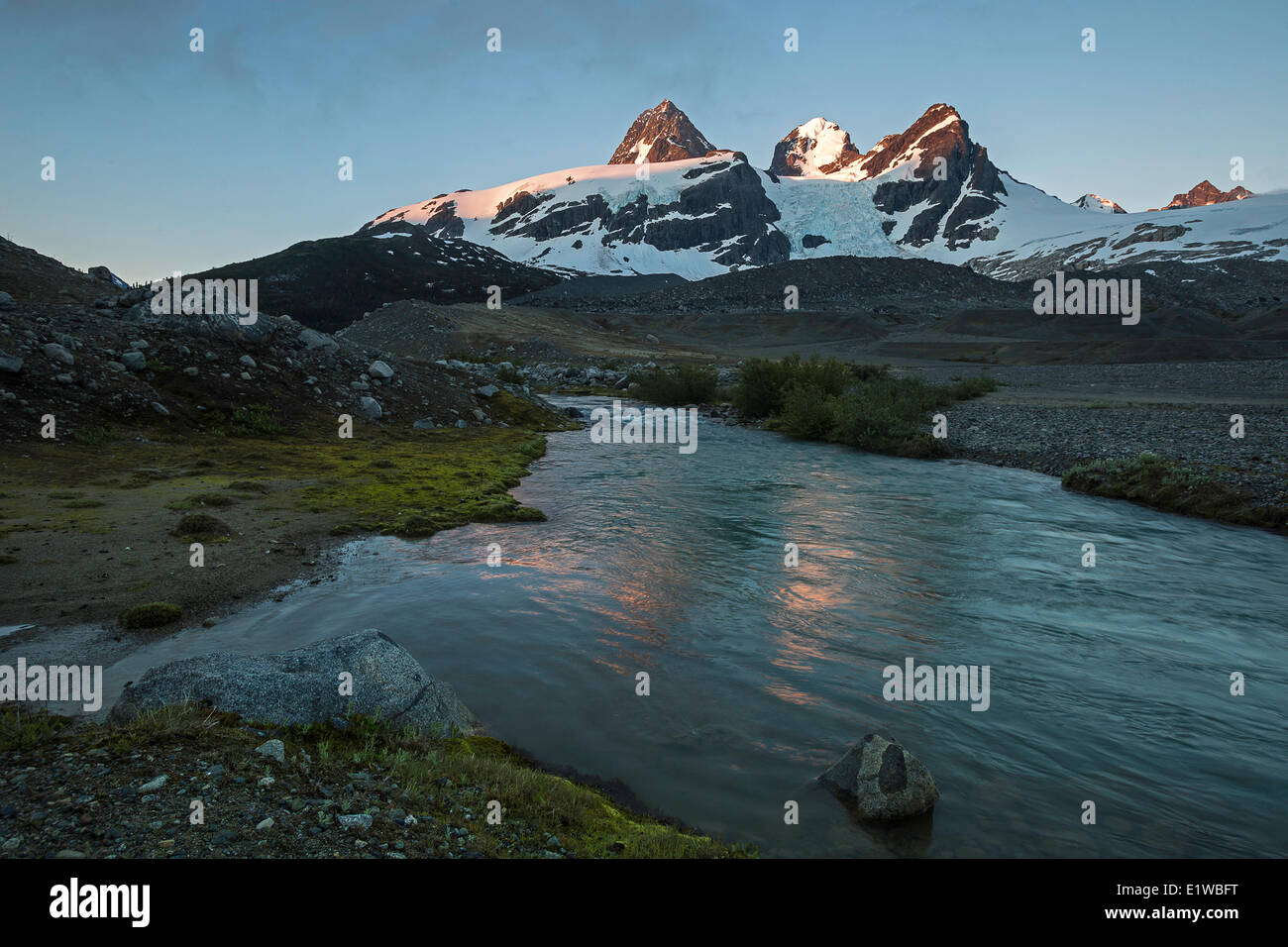 Images lakes mountains natural hi-res stock photography and images - Alamy