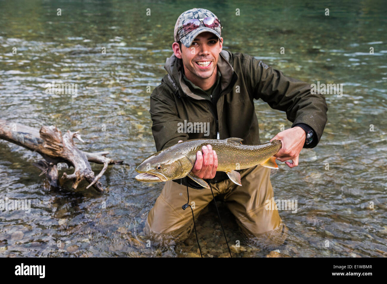 Fihserman with bull trout (Salvelinus confluentus), Mitchell River, Cariboo Mountains, British Columbia, Canada Stock Photo