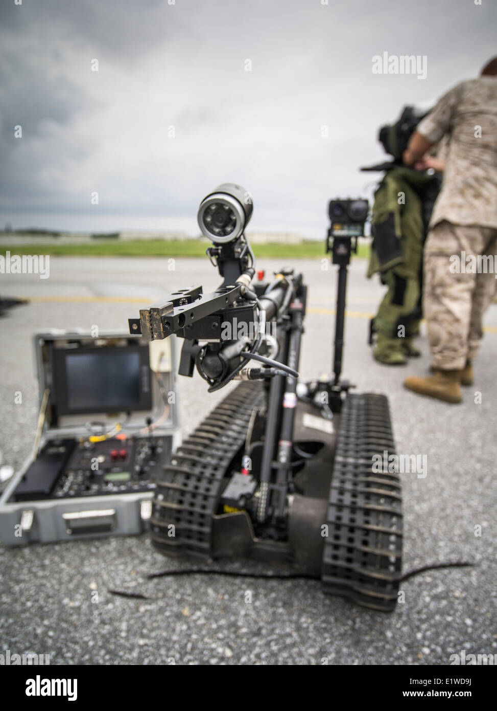 Remote bomb disposal hires stock photography and images Alamy