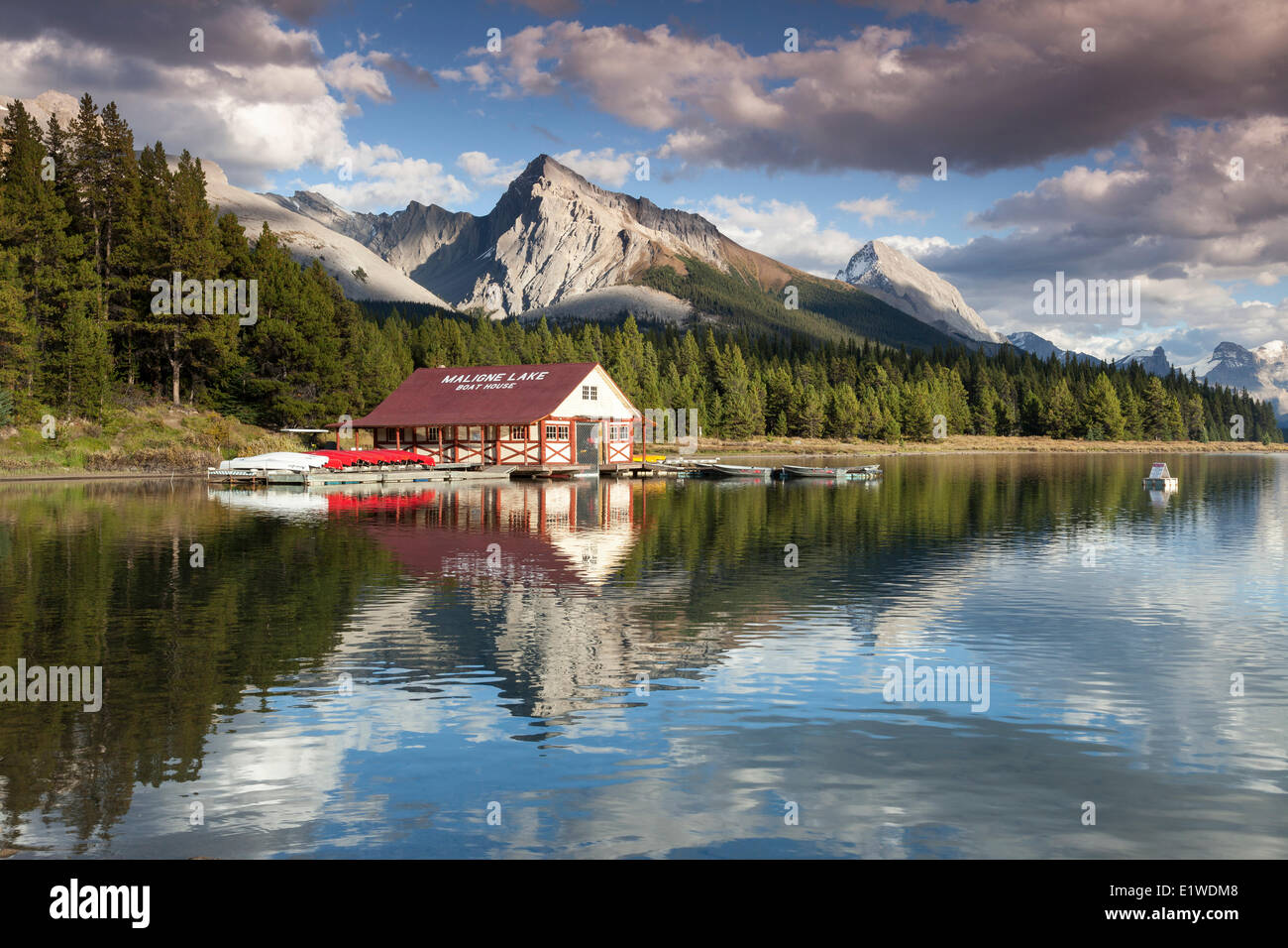 Maligne Lake and the historic boathouse in Jasper National Park, Alberta, Canada Stock Photo