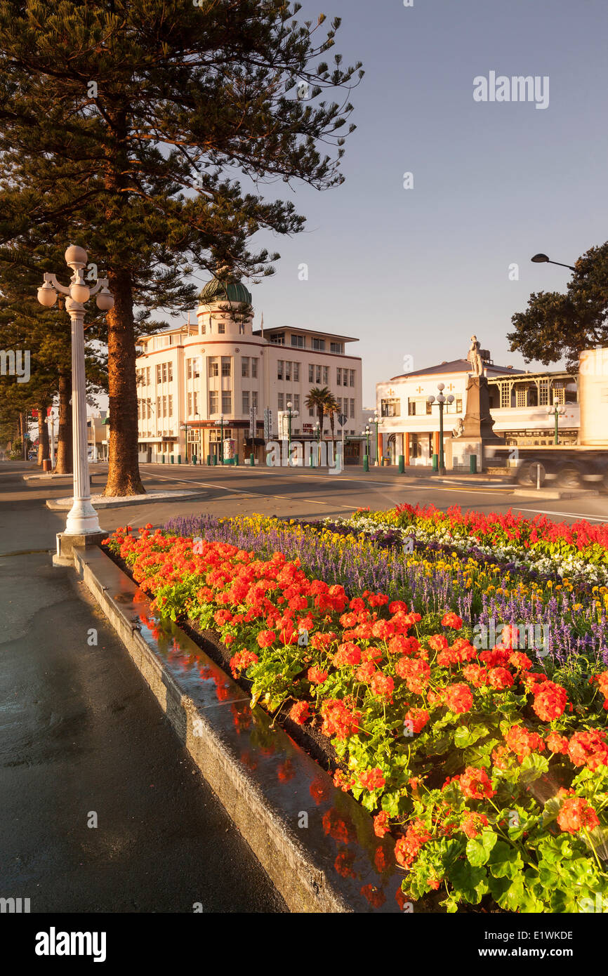 Flowers lining Marine Parade in Napier, New Zealand - much of Napier was rebuilt in an Art Deco style after a 1931 earthquake Stock Photo