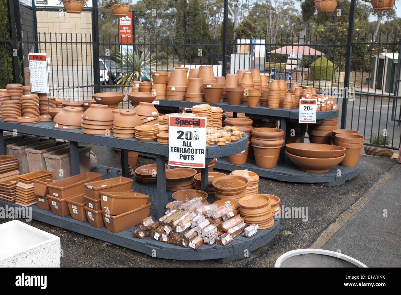 Terracotta pots hires stock photography and images Alamy