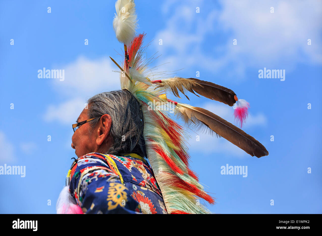 First Nations Elder in traditional headdress, Winnipeg, Manitoba, Canada Stock Photo