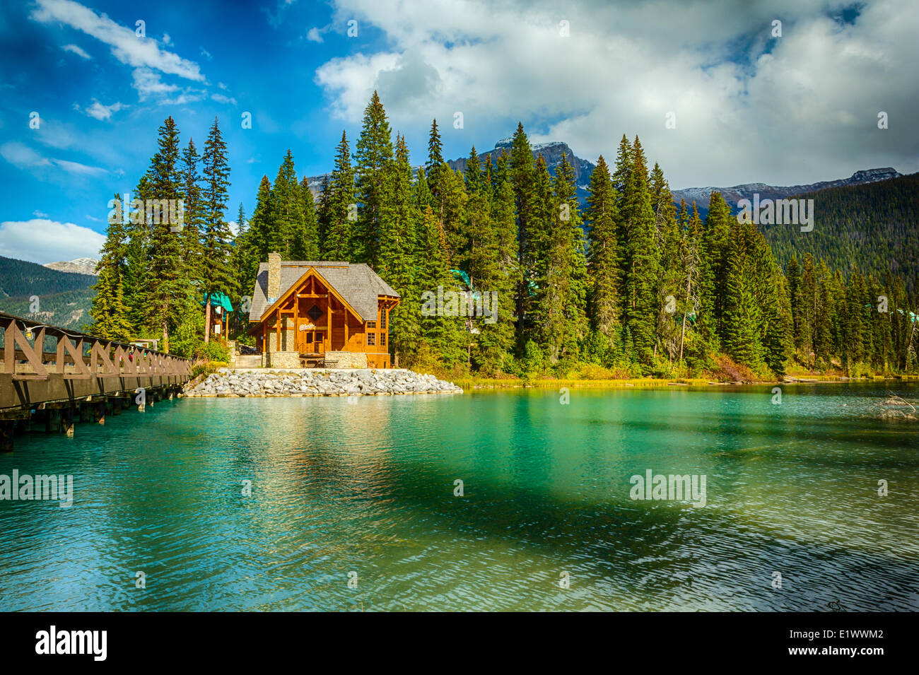 Yoho national park lodge hi-res stock photography and images - Alamy