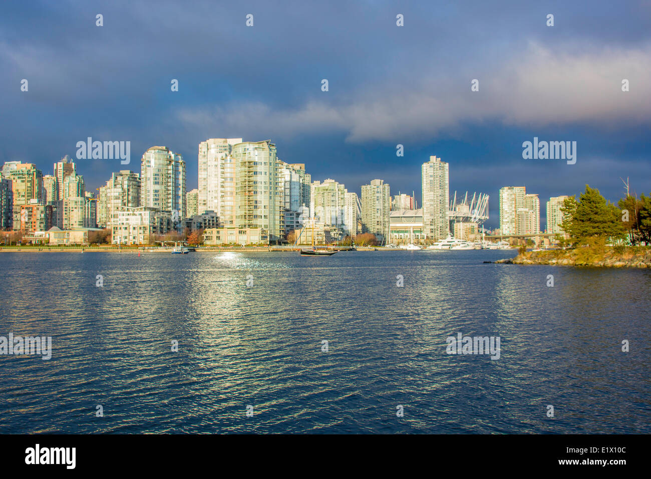 False Creek. An late afternoon view of downtown Vancouver's Yaletown skyline .Vancouvers  False Creek. British Columbia, Canada. Stock Photo