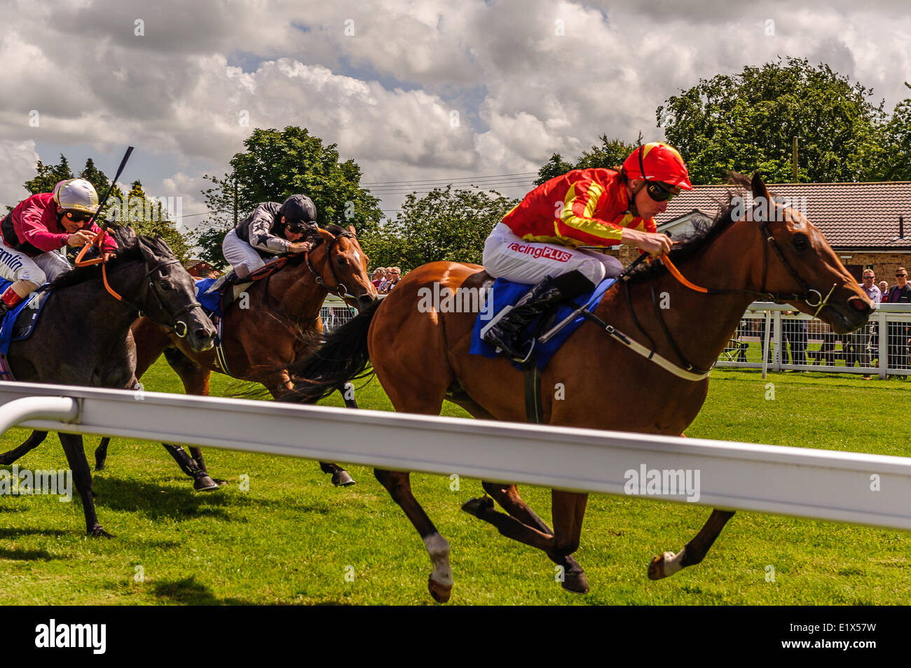 Salisbury Racource Salisbury Racecourse is a flat racecourse in the United Kingdom ...