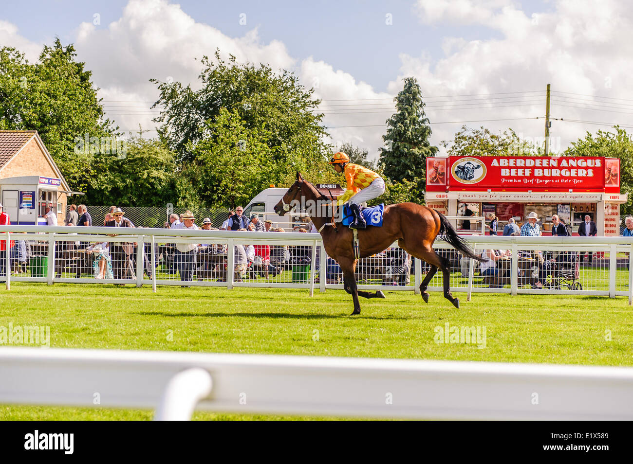 Salisbury Racource Salisbury Racecourse is a flat racecourse in the United Kingdom ...