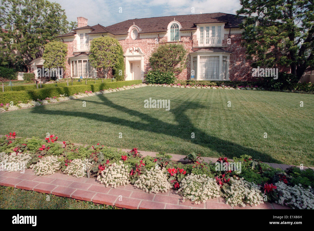 Jan. 30, 1999 - Beverly Hills, California, U.S. - Jack Benny's 2.5-acre Holmby Hills home across the street from Hugh Hefner's 'Playboy Mansion.' It is a 1927 Italian villa with a long, private driveway, a motorcourt for 30 cars, a chauffeur's quarters, a ballroom-size living room and rolling lawns. It was the last place the famous comedian lived. Benny died at the age of 80 in 1974. His wife of nearly 50 years, Mary Livingstone, lived there until she died at 77 in 1983. Then the house was sold in probate to a West Los Angeles businessman for about $3 million. (Credit Image: © Jonathan Alcorn/ Stock Photo