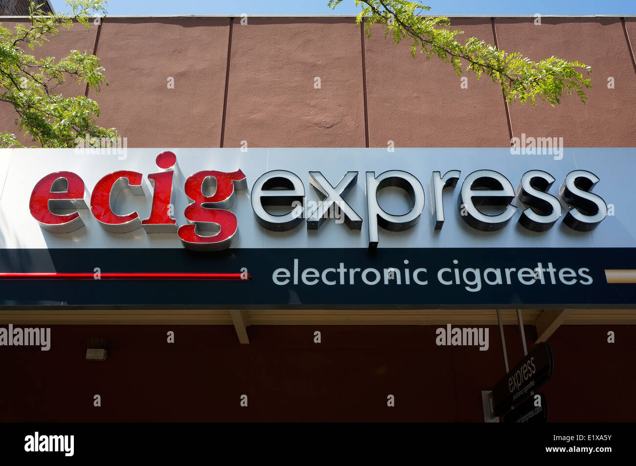 E cigarette store hi res stock photography and images Alamy