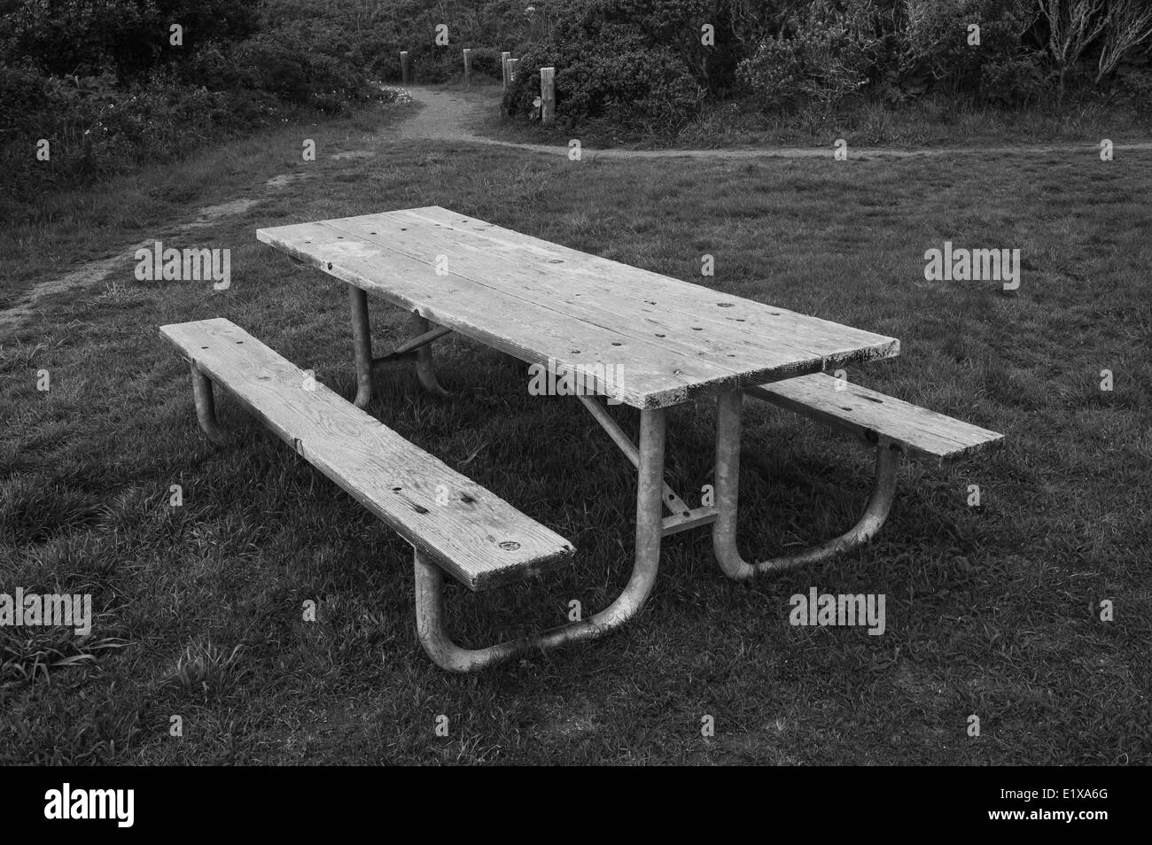 Bench black and white Black and White Stock Photos & Images - Alamy