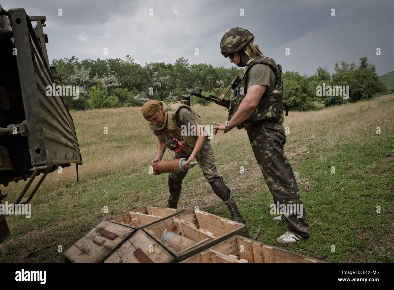 Donbas, Donetsk, Ukraine. 9th June, 2014. Ukrainian Army soldiers transport founded foucade bombs to the site of destruction at Donbas(Donetsk region) Credit:  Sergii Kharchenko/Pacific Press/Alamy Live News Stock Photo