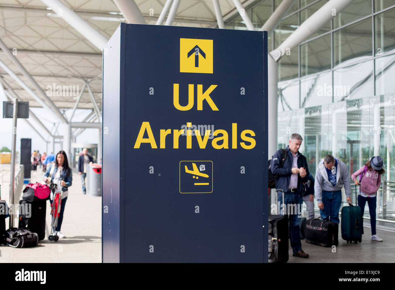 Drop off area parking terminal departures arrivals Stock Photo Alamy