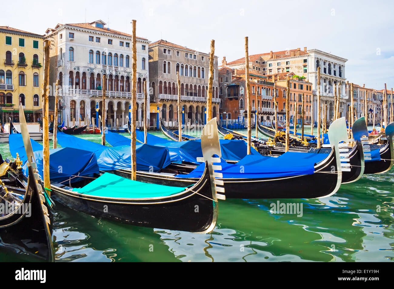 Roof Gondola High Resolution Stock Photography and Images - Alamy