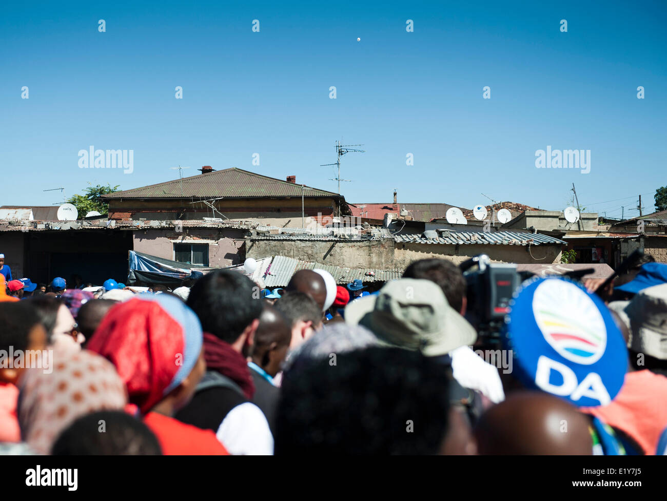 The DA campaigned in Alexandra, Gauteng. Mmusi Maemane and Helen Zille visited a few places in Alexandra including a women's hos Stock Photo