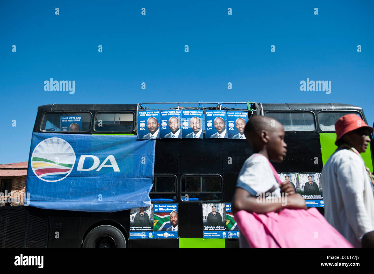 The DA campaigned in Alexandra, Gauteng. Mmusi Maemane and Helen Zille visited a few places in Alexandra including a women's hos Stock Photo