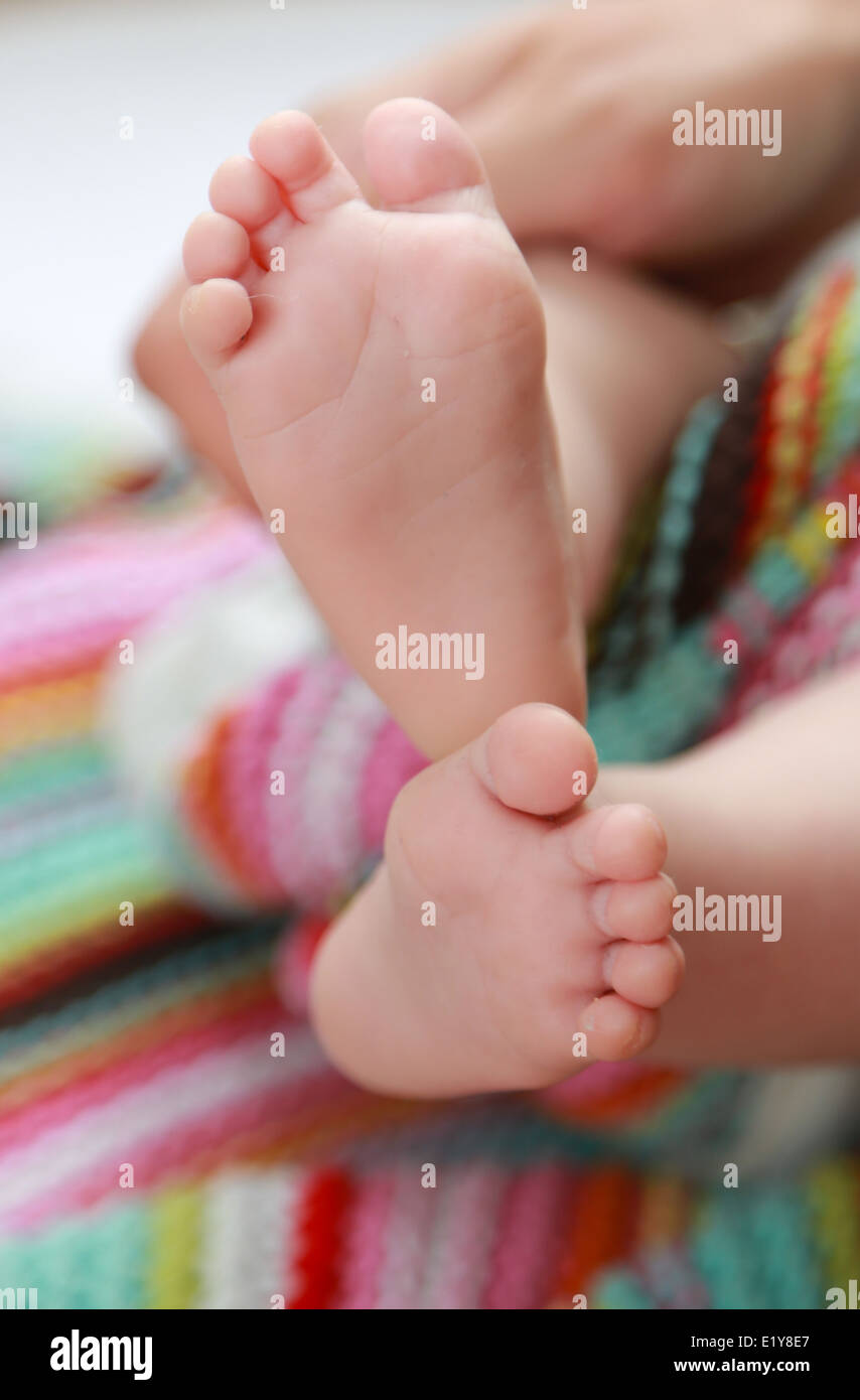 Newborn baby feet Stock Photo - Alamy