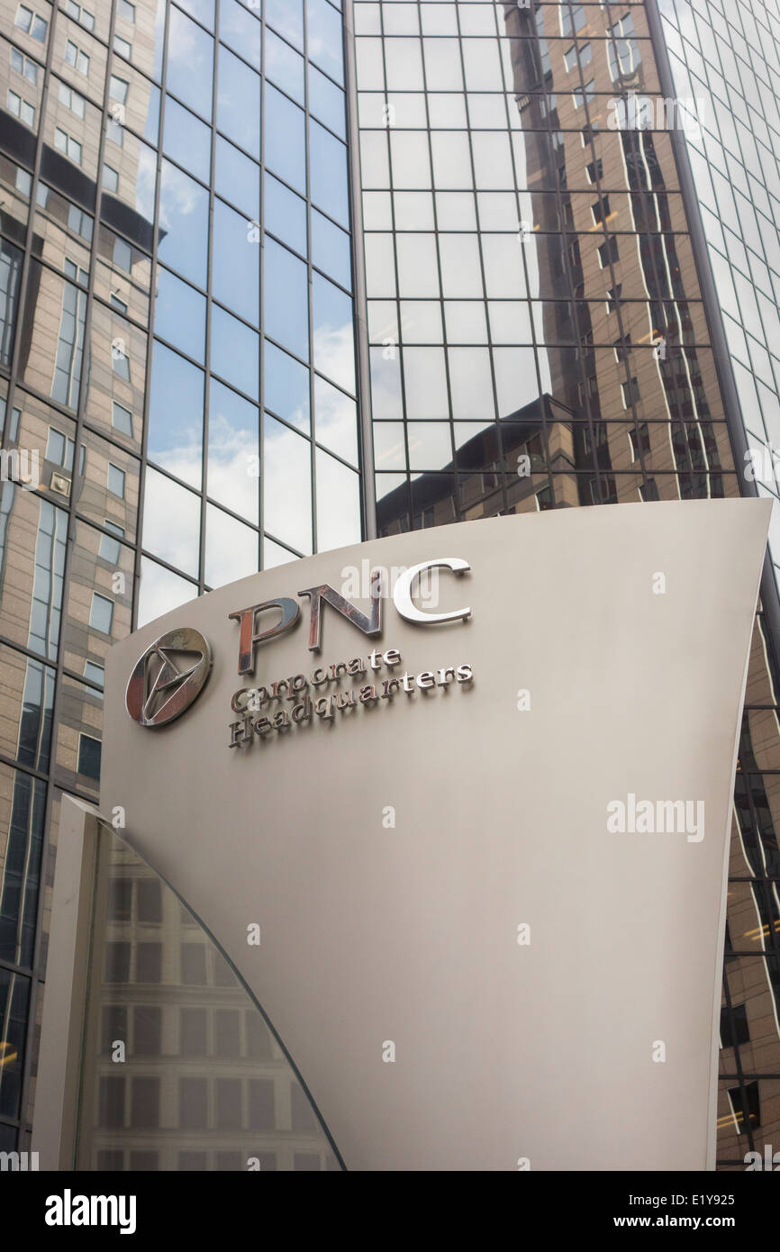 Pnc Bank Building Stock Photos & Pnc Bank Building Stock Images Alamy