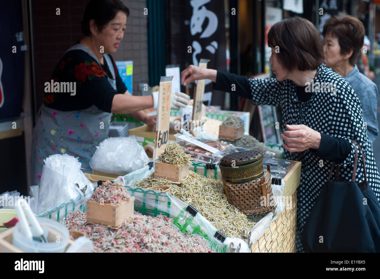 Tokyo, Japan 2014 - Sugamo district elderly women shopping at local market Stock Photo