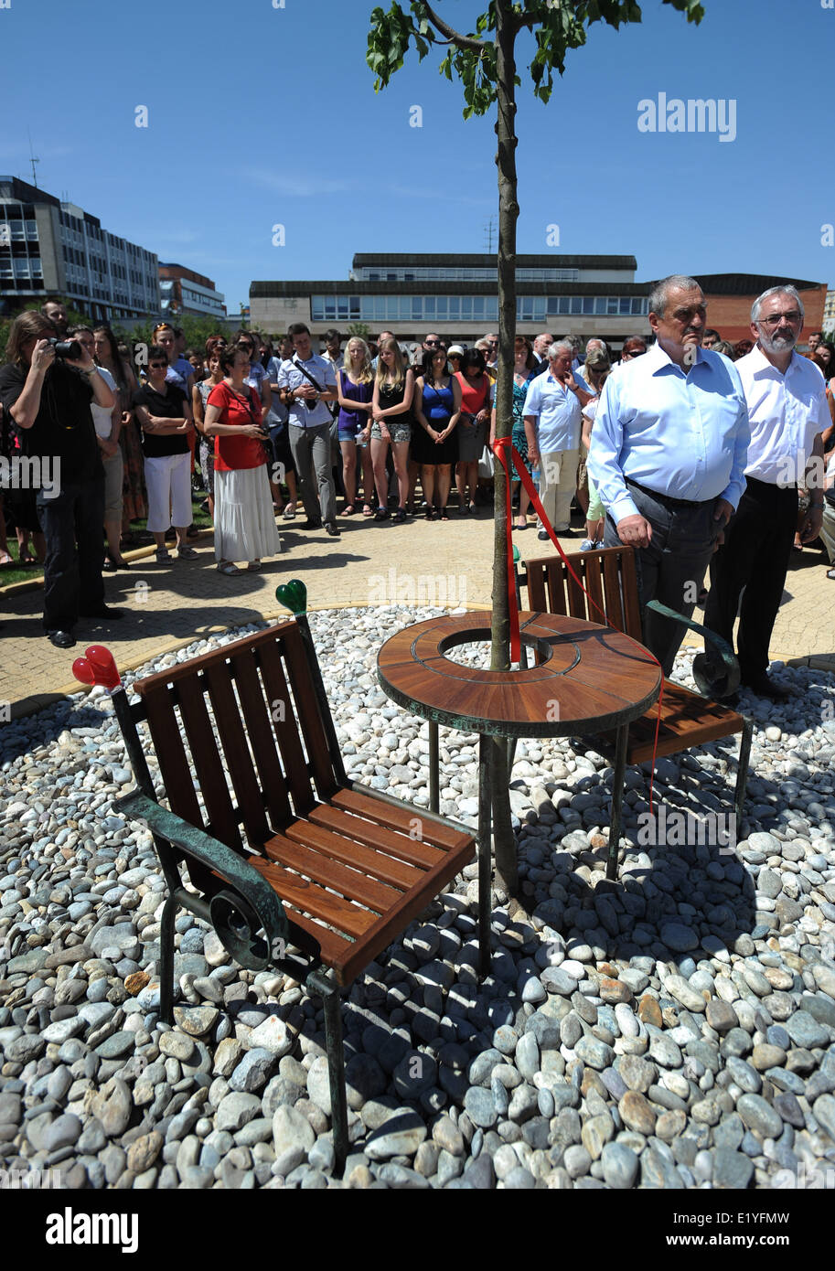 Unveiling of a bench hi-res stock photography and images - Alamy