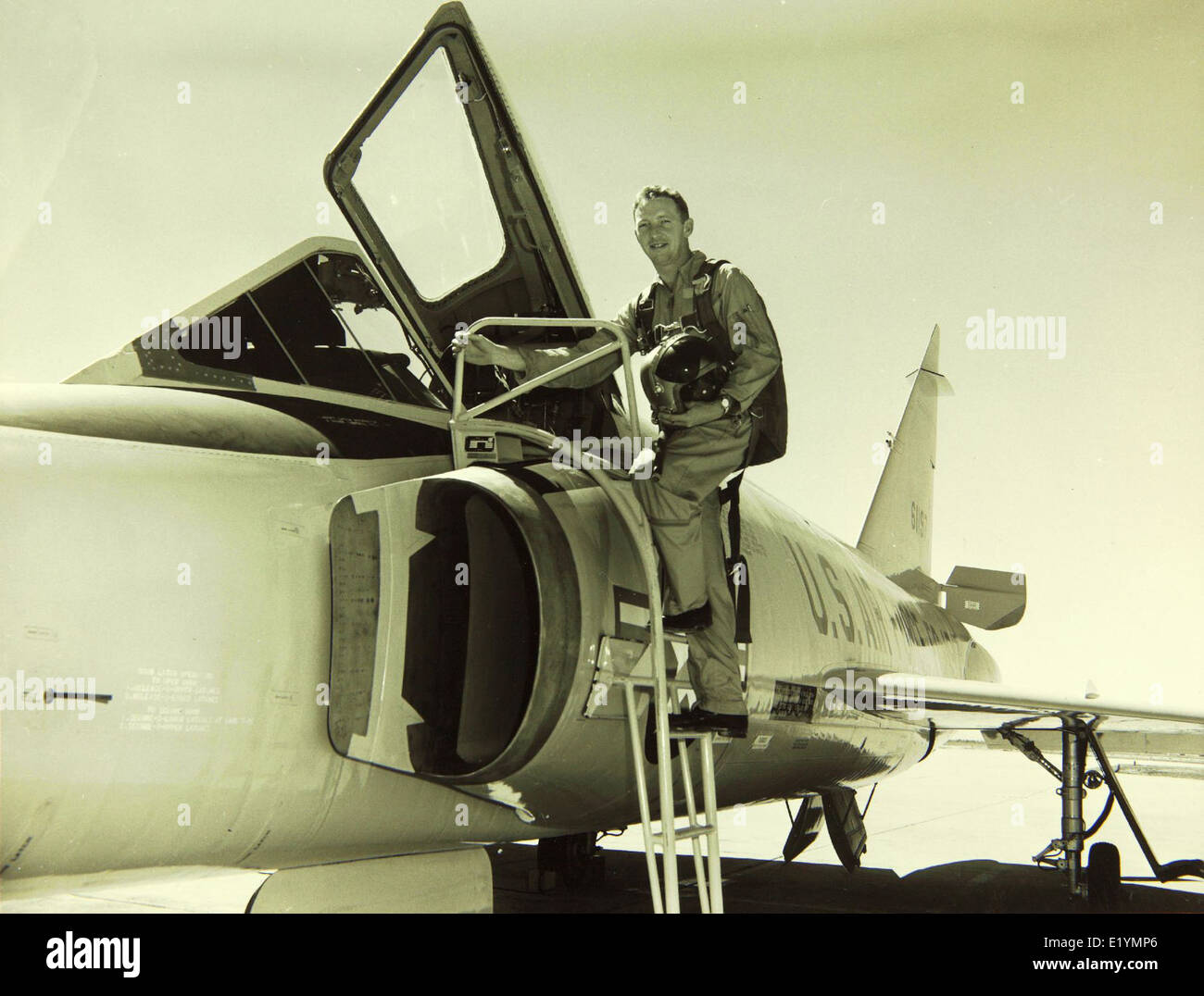 The Convair F-102 Delta Dagger was a pioneering interceptor aircraft ...