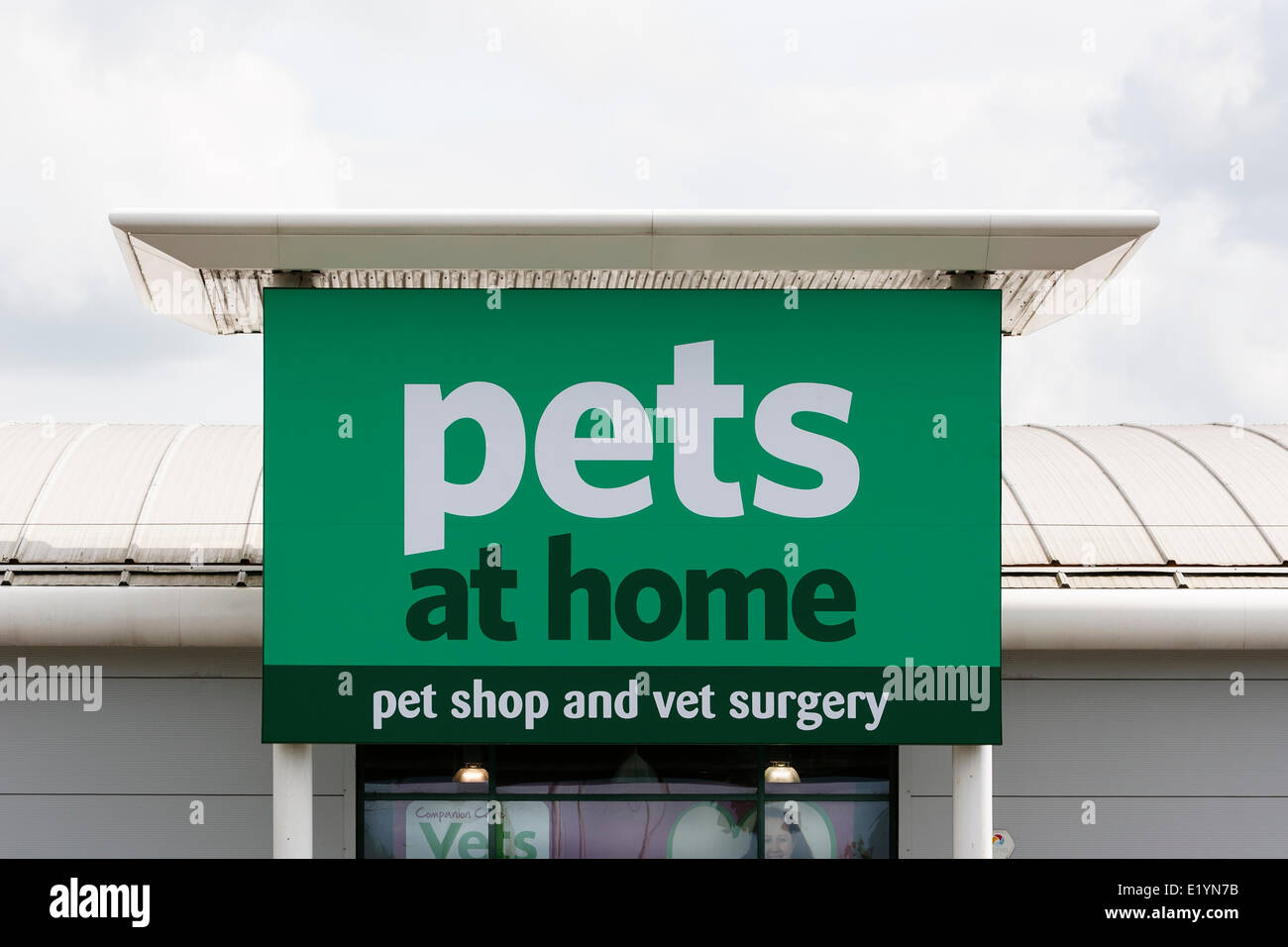 Shop logo pets at home hires stock photography and images Alamy